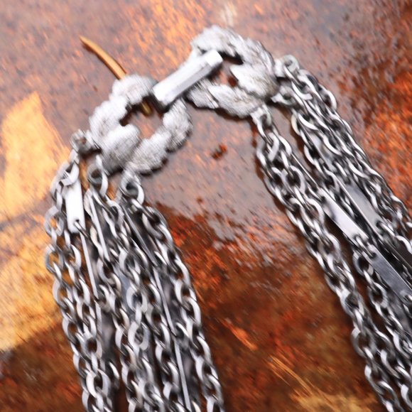 Vintage Multi 8 strand silver necklace with leaf clasp - Picture 7 of 7